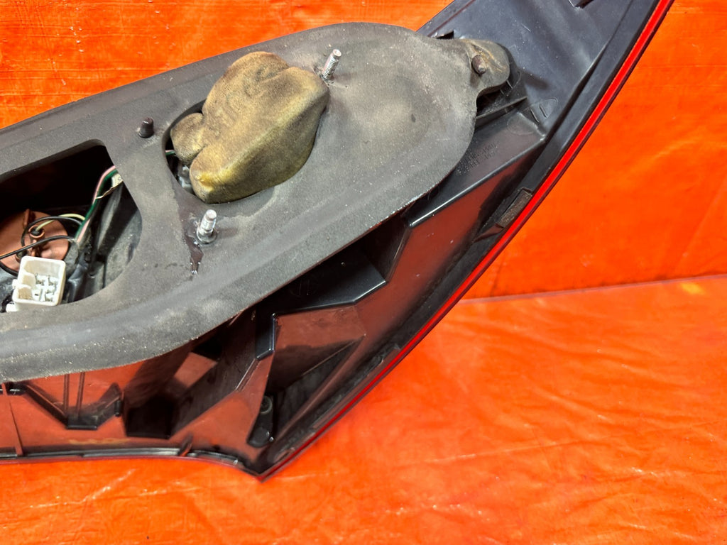 13 16 HYUNDAI GENESIS COUPE   DRIVER LEFT TAIL LIGHT LAMP   OEM FACTORY #29911