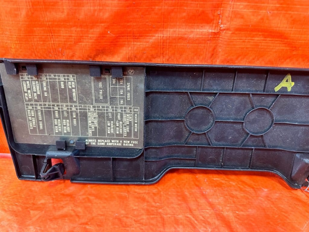 88 91 HONDA CRX DX HF   UNDER STEERING COLUMN KNEE TRIM W/ FUSE BOX DIAGRAM #2772