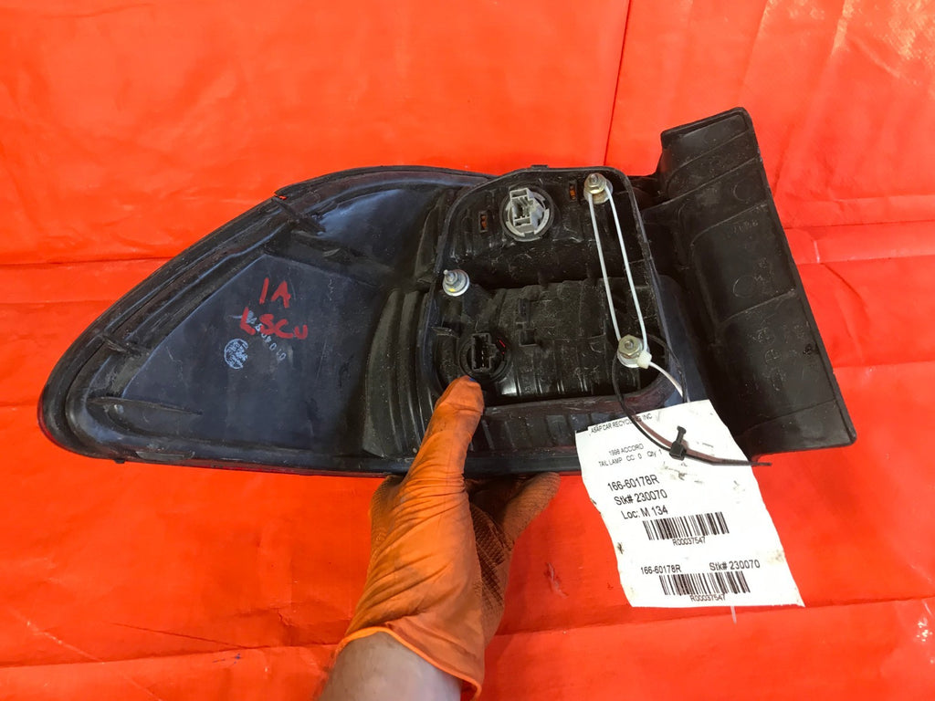 OEM 1998 98 HONDA ACCORD SEDAN PASSENGER RIGHT OUTER TAIL LIGHT LAMP R RH 4 DOOR5