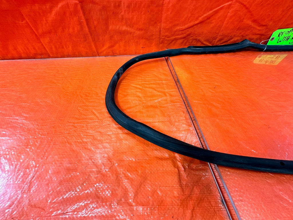 06 11 CIVIC 4D SEDAN   PASSENGER RIGHT FRONT WEATHER STRIP SEAL GASKET OEM #2828