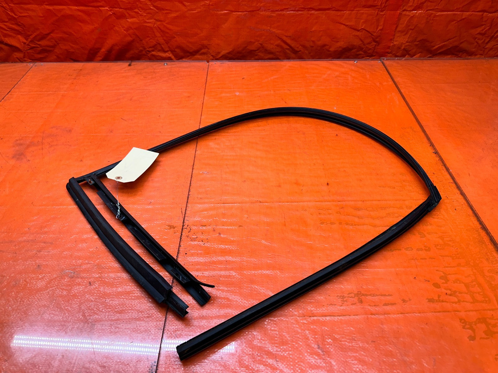 94 01 ACURA INTEGRA 2D LEFT DRIVER DOOR WINDOW RUN CHANNEL SEAL OEM #33112