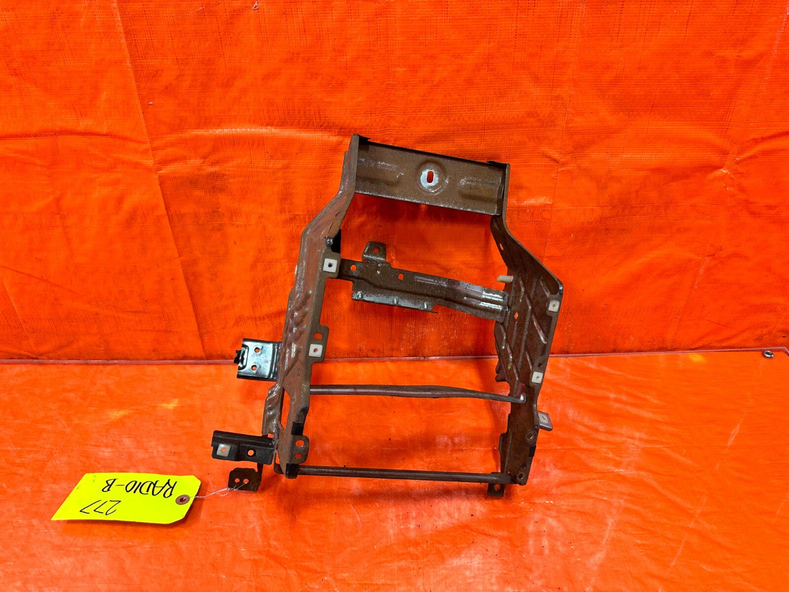 88 89 HONDA CRX   RADIO BRACKET INSTRUMENT CONSOLE CENTER BRACKET   OEM #27710