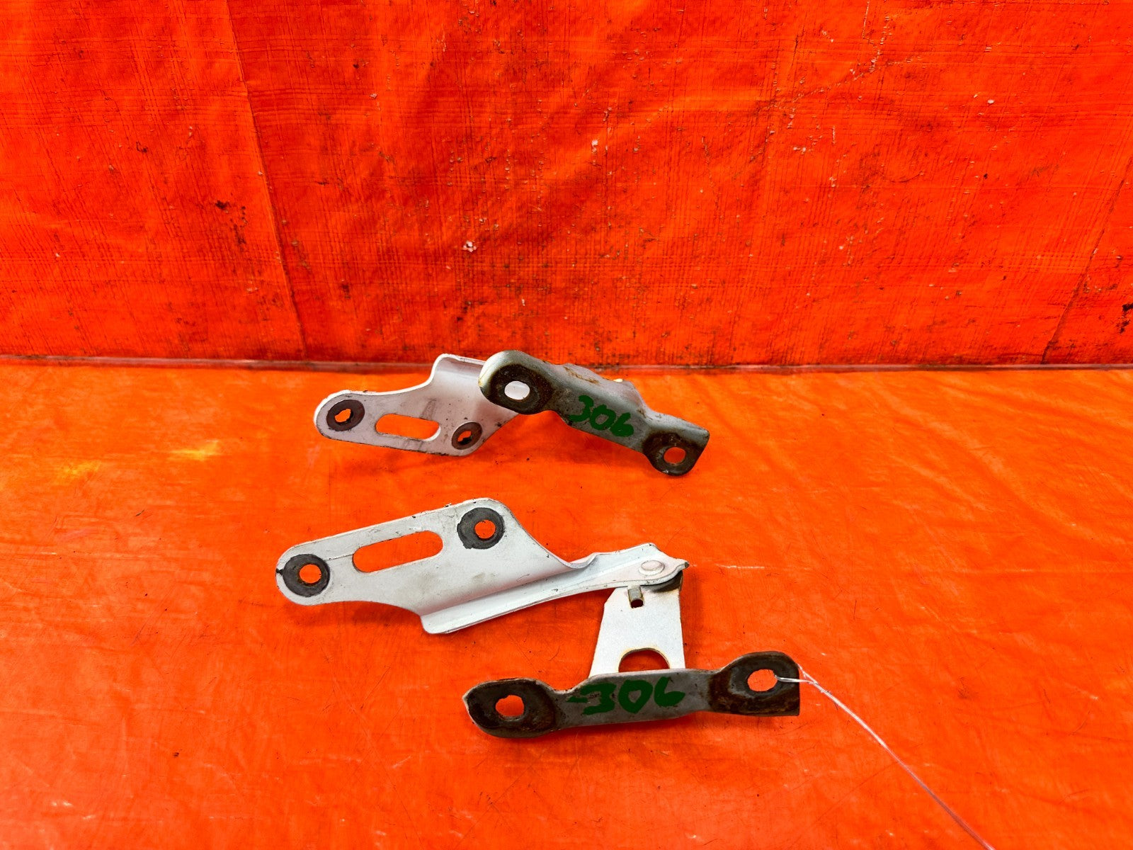 02 05 HONDA CIVIC SI EP3   HOOD HINGE SET   LEFT AND RIGHT HINGES   OEM #3061