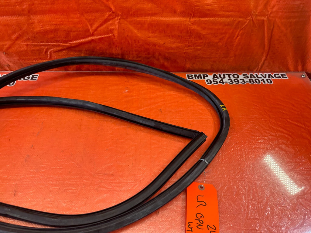 07 09 LEXUS ES350   CHASSIS TO DOOR OPEN TRIM GASKET LEFT REAR   OEM #2447