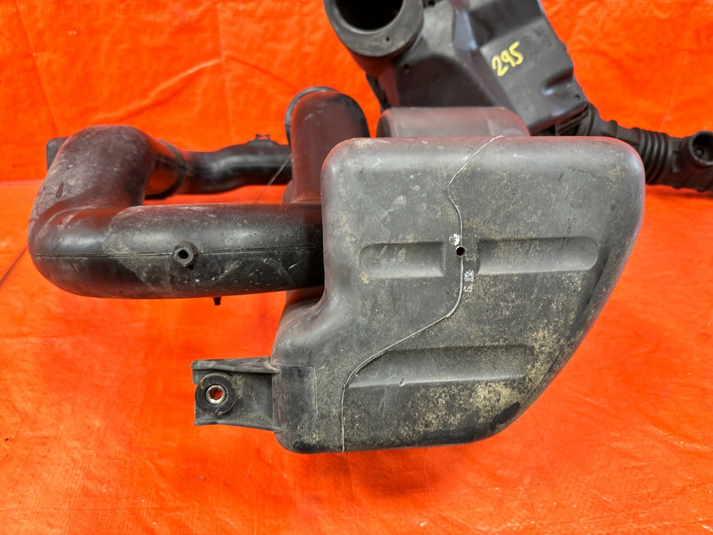 96 97 HONDA DEL SOL   D16Y8 FACTORY INTAKE AIR BOX W/ RESONATOR AND ARM OEM #2956