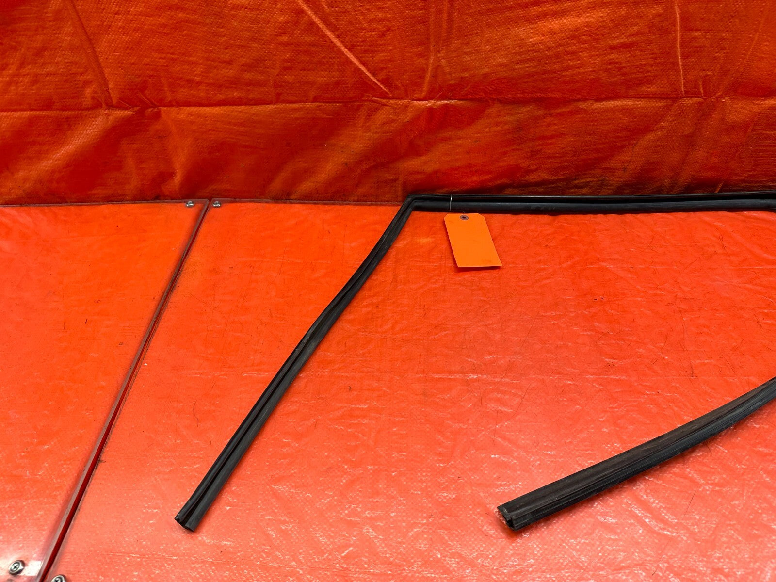 08 12 HONDA ACCORD SEDAN   RIGHT REAR WINDOW GLASS RUN CHANNEL OEM #2395