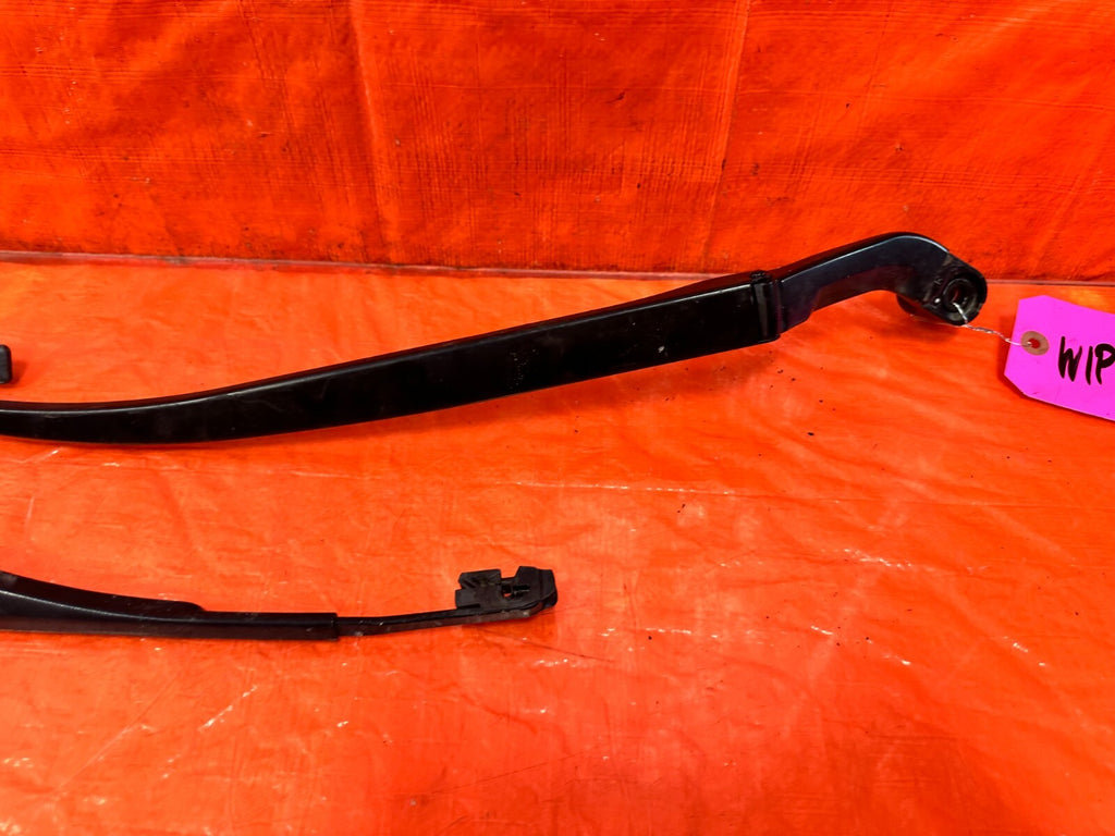 17 20 INFINITI Q60   LEFT & RIGHT WINDSHIELD WIPER ARMS   OEM FACTORY #2892