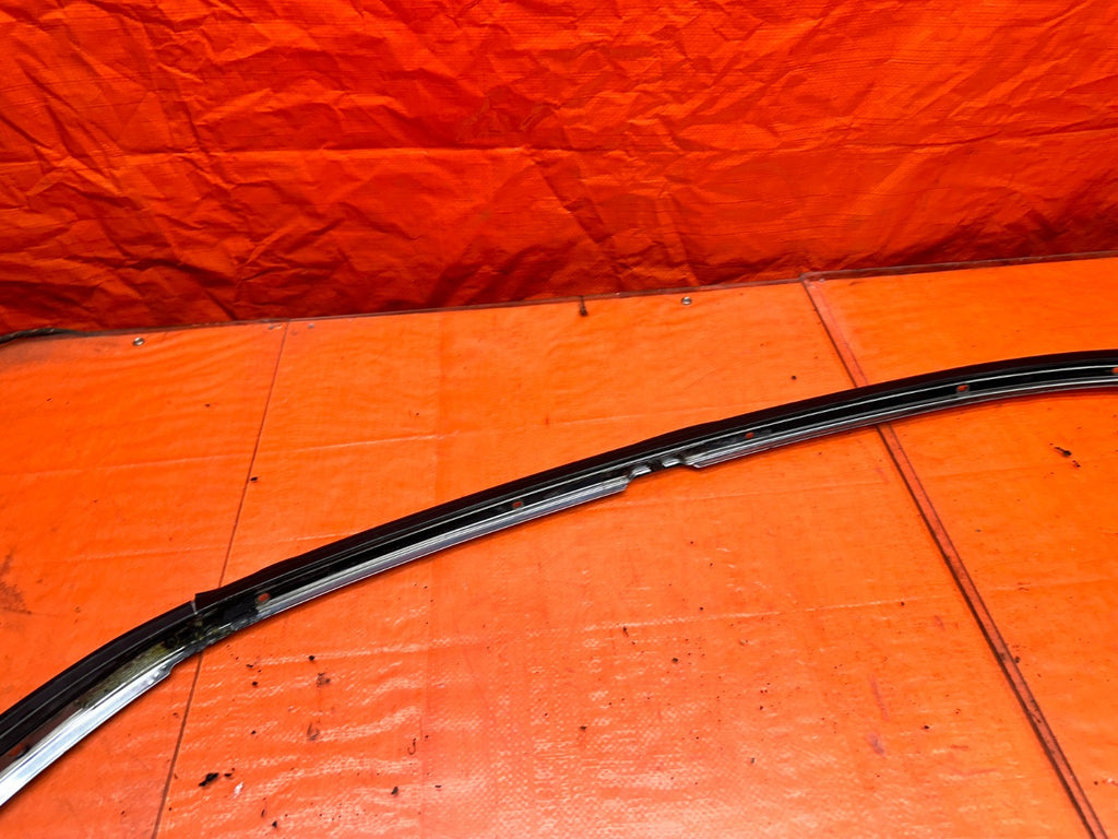 94-01 ACURA INTEGRA 4D RIGHT PASSENGER ROOF GLASS TRIM DRIP RETAINER OEM #3409