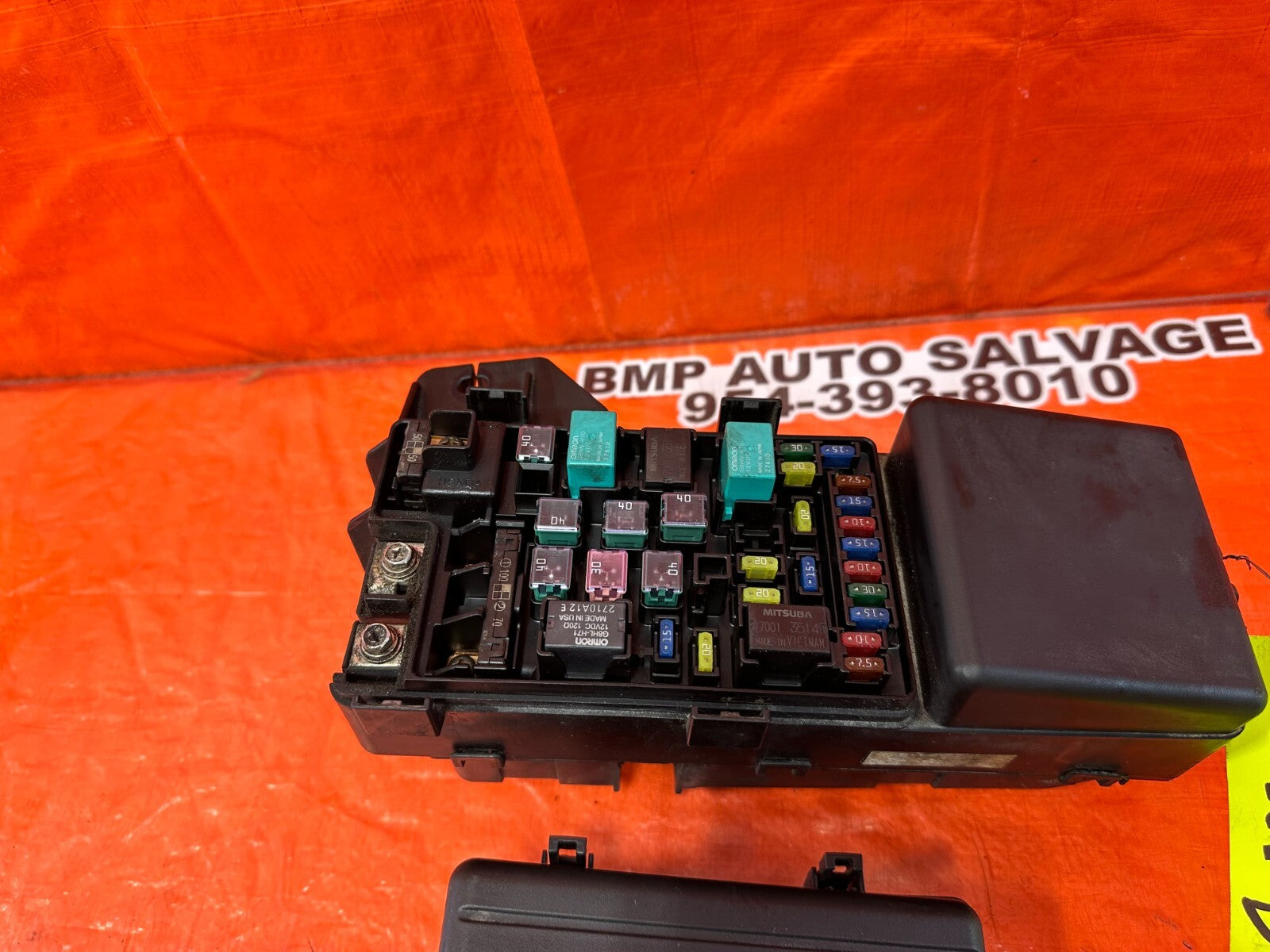 2005 05 ACURA TSX   EXTERIOR / ENGINE BAY   FUSE BOX PANEL   OEM FACTORY #2553