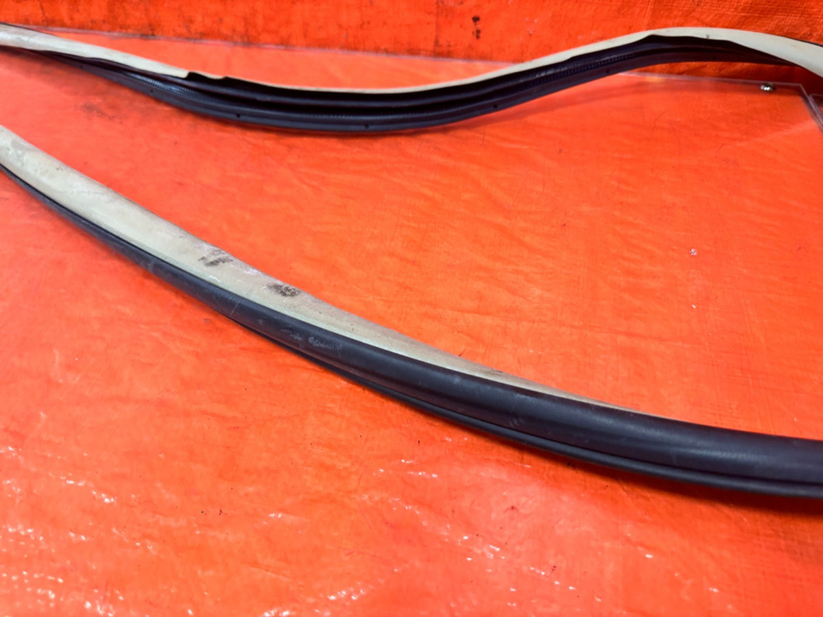 04-08 ACURA TSX - LEFT FRONT - DOOR TO CHASSIS WEATHER STRIP OPEN TRIM OEM #3048