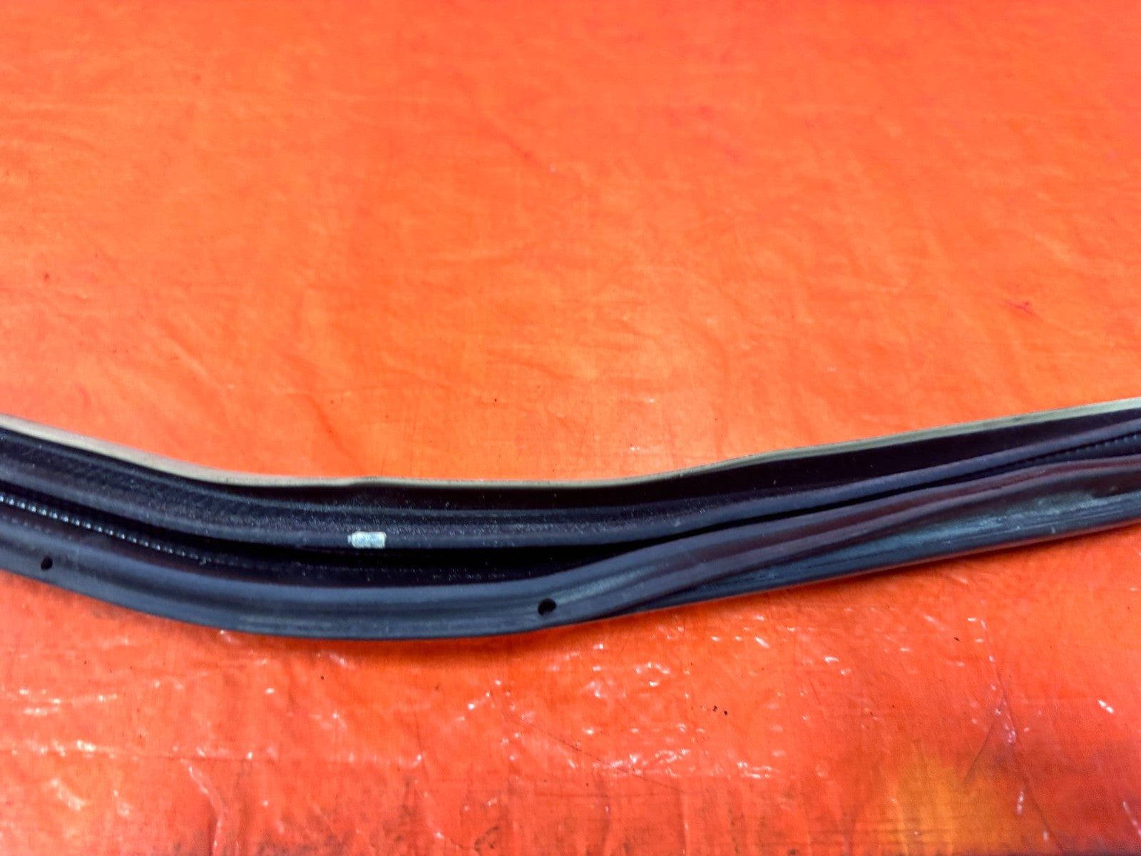 04 08 ACURA TSX   RIGHT REAR   DOOR TO CHASSIS WEATHER STRIP OPEN TRIM OEM #30412