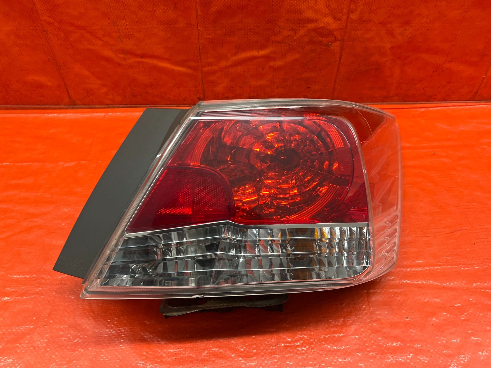 08 12 HONDA ACCORD SEDAN   PASSENGER RIGHT OUTER   TAIL LIGHT LAMP   OEM #1745