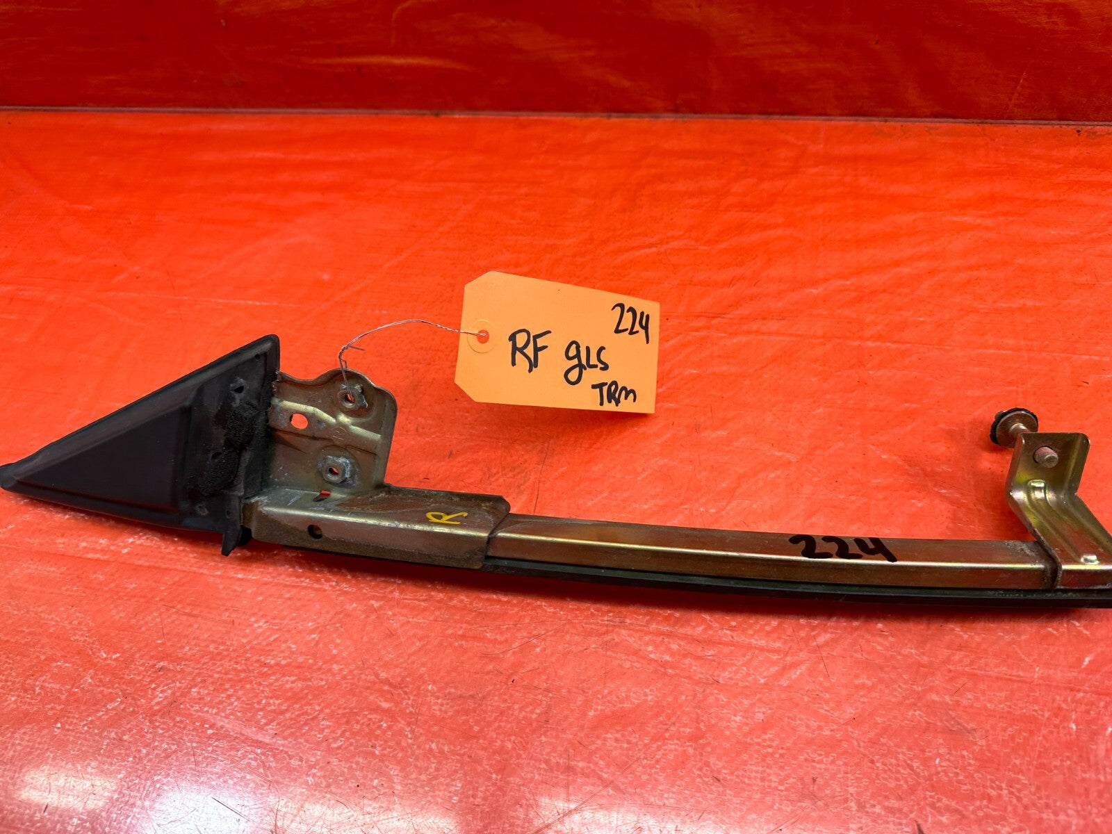 00 09 HONDA S2000   DRIVER LEFT   DOOR WINDOW GLASS PLACEMENT HOLDER OEM 2243
