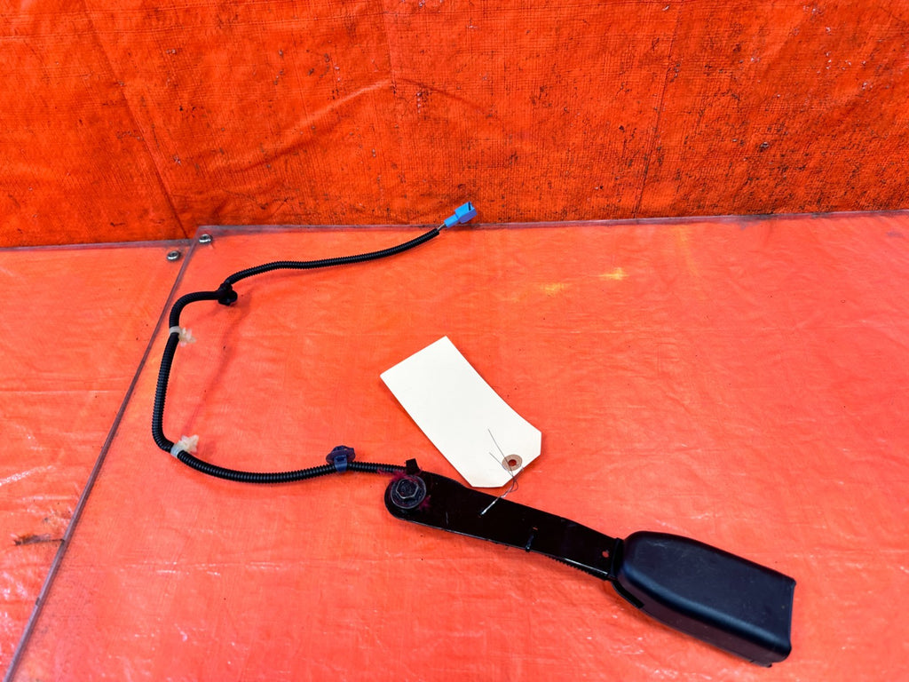 18 22 HONDA ACCORD   DRIVER LEFT FRONT SEAT BELT CLIP BUCKLE   OEM #3240