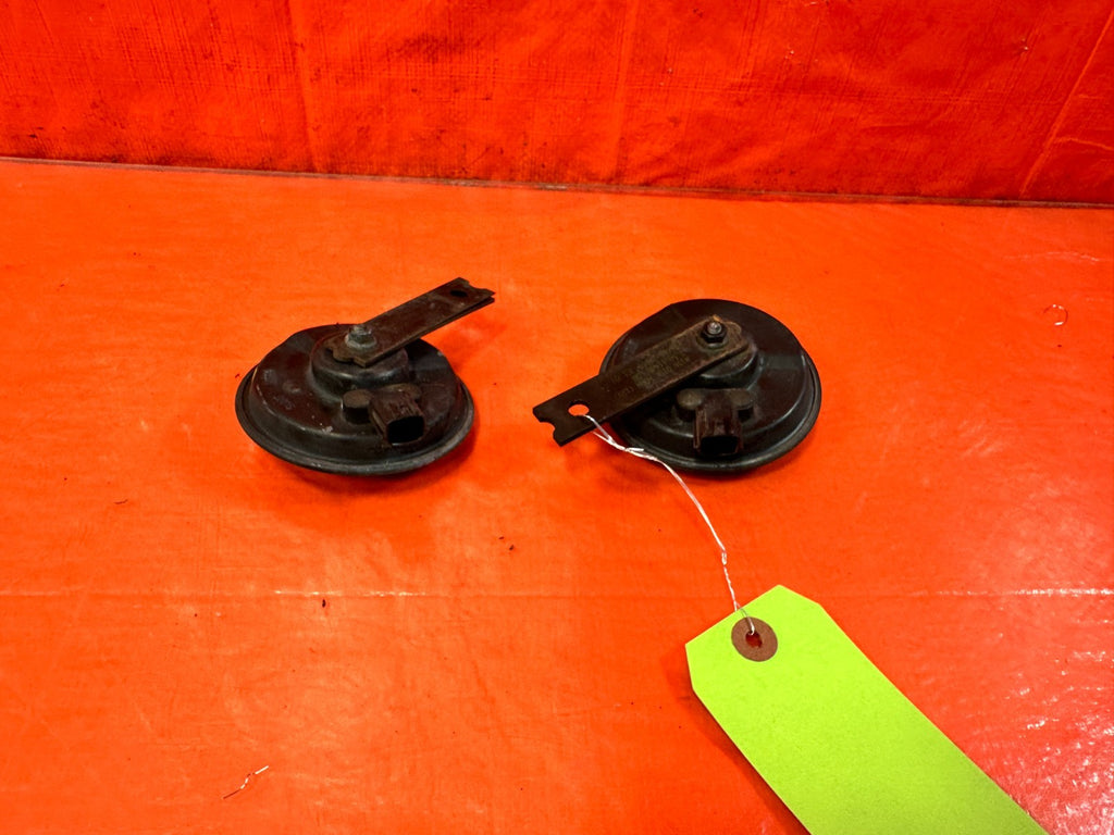 13 16 HYUNDAI GENESIS COUPE   HORN SET / HIGH AND LOW NOTE HORNS   OEM #2992