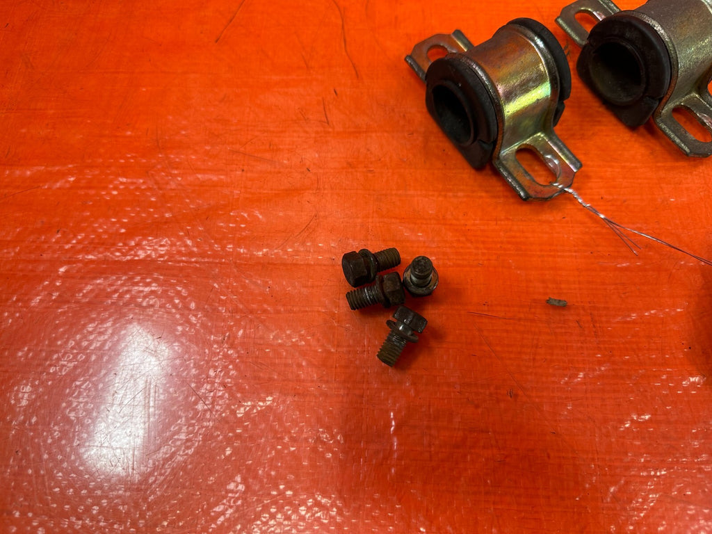 92 01 HONDA PRELUDE   LEFT & RIGHT   REAR SWAY BAR BRACKETS & BUSHINGS   OEM 2597