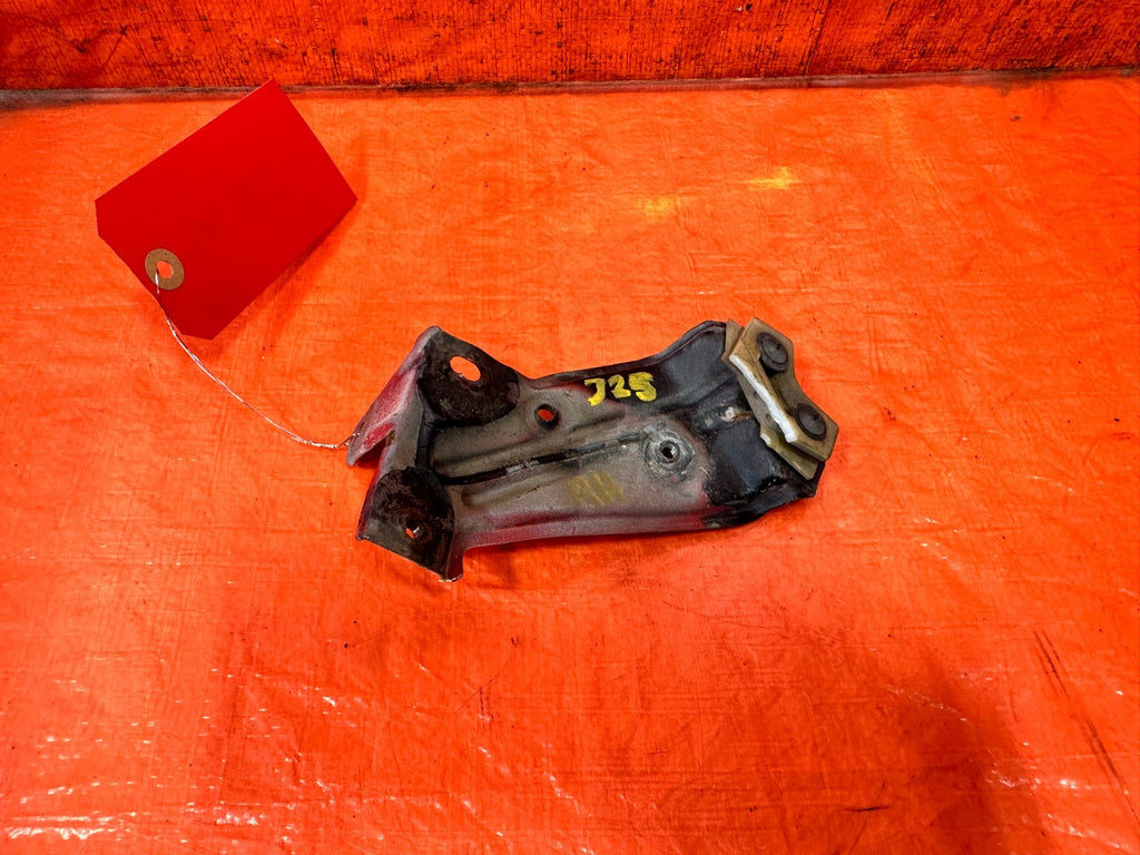 90 91 HONDA CIVIC HATCHBACK   PASSENGER RIGHT FENDER BRACKET METAL OEM #3255