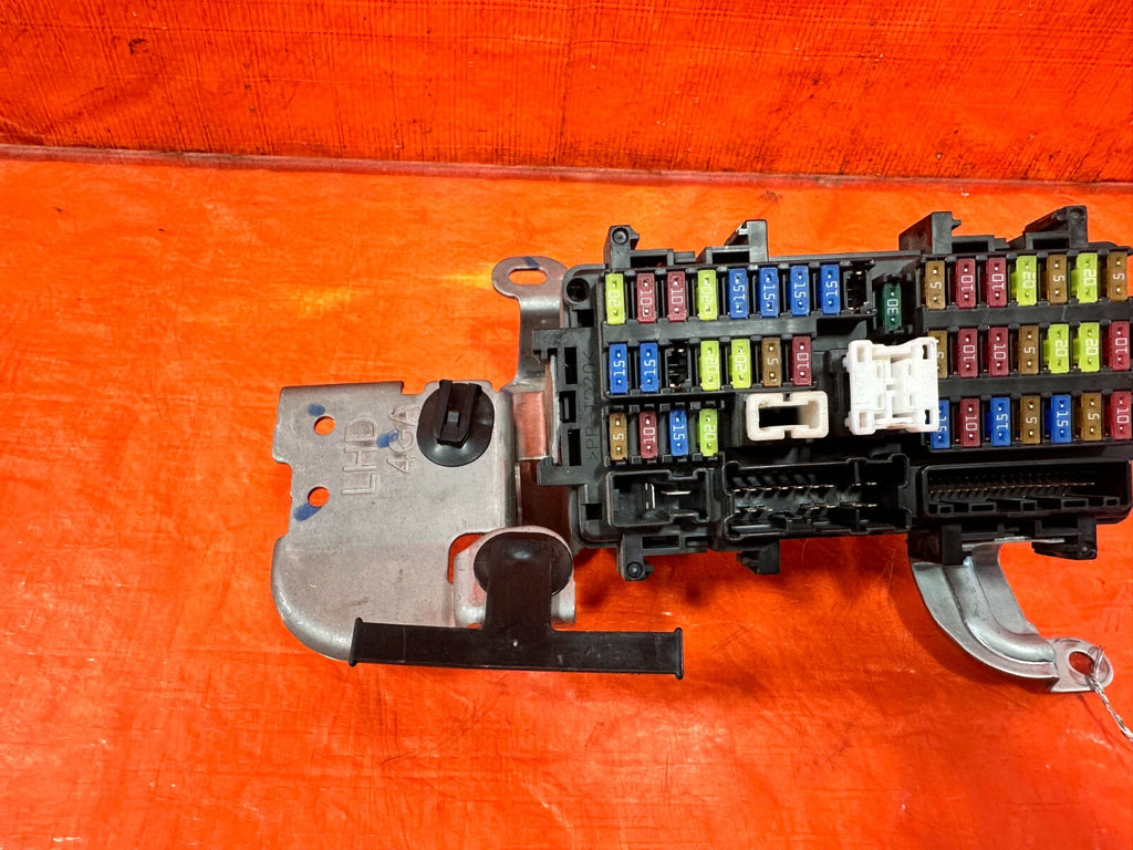 16 20 INFINITI Q50 & Q60 3.0L   INTERIOR CABIN UNDER DASH FUSE BOX PANEL OEM 2892