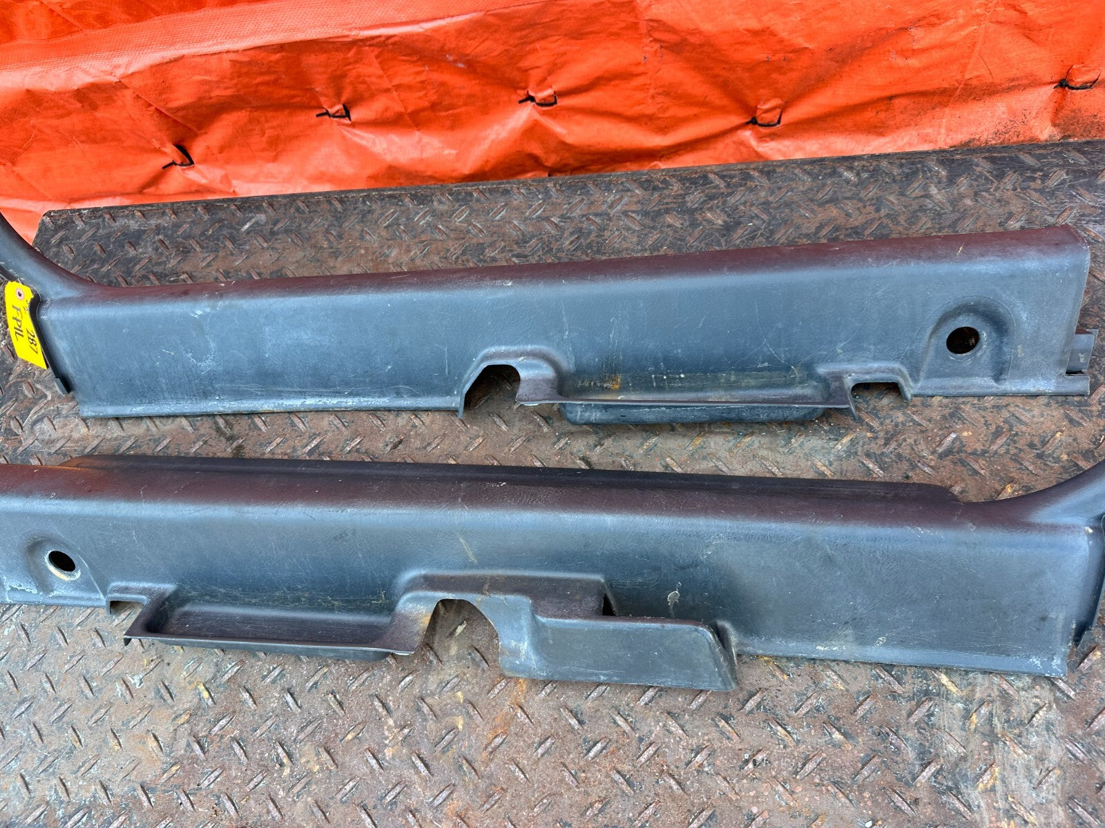 96 00 HONDA CIVIC   HATCHBACK   LEFT AND RIGHT FLOOR PILLARS SCUFF PLATE SET 2876