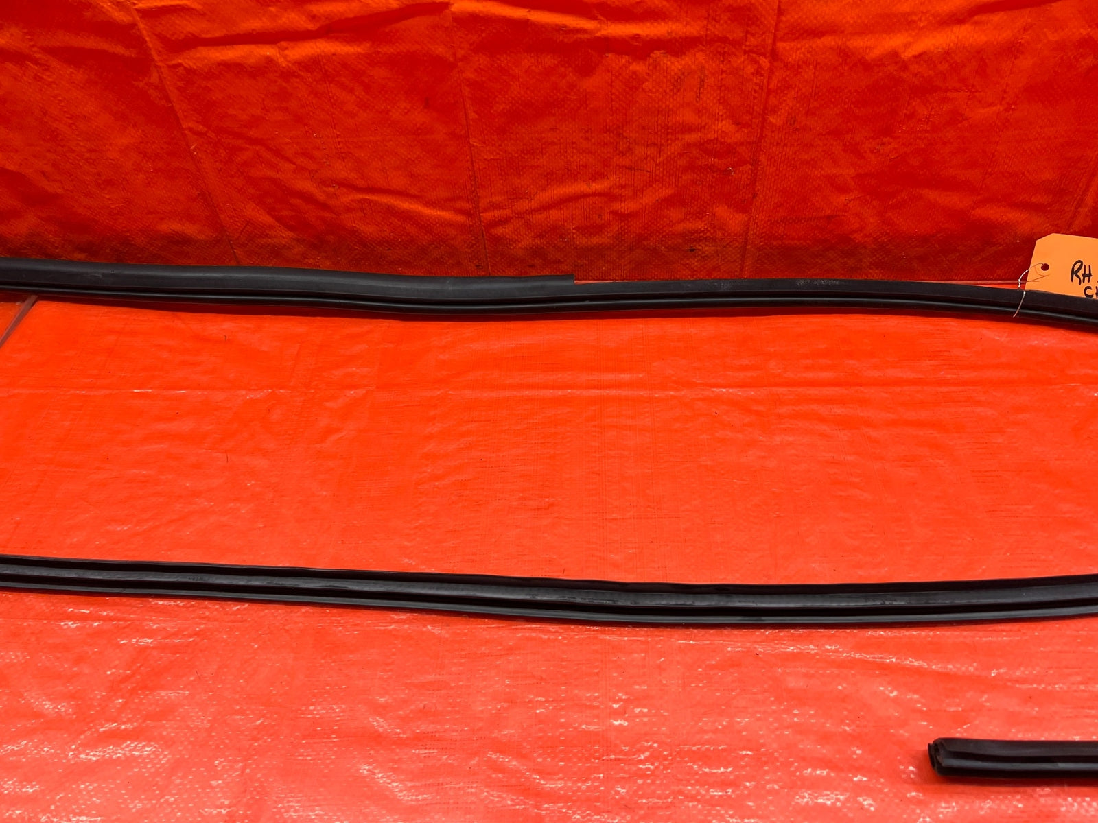 13 16 SCION FRS   13 16 SCION FRS   RIGHT DOOR TO CHASSIS WEATHER STRIP OPENING7
