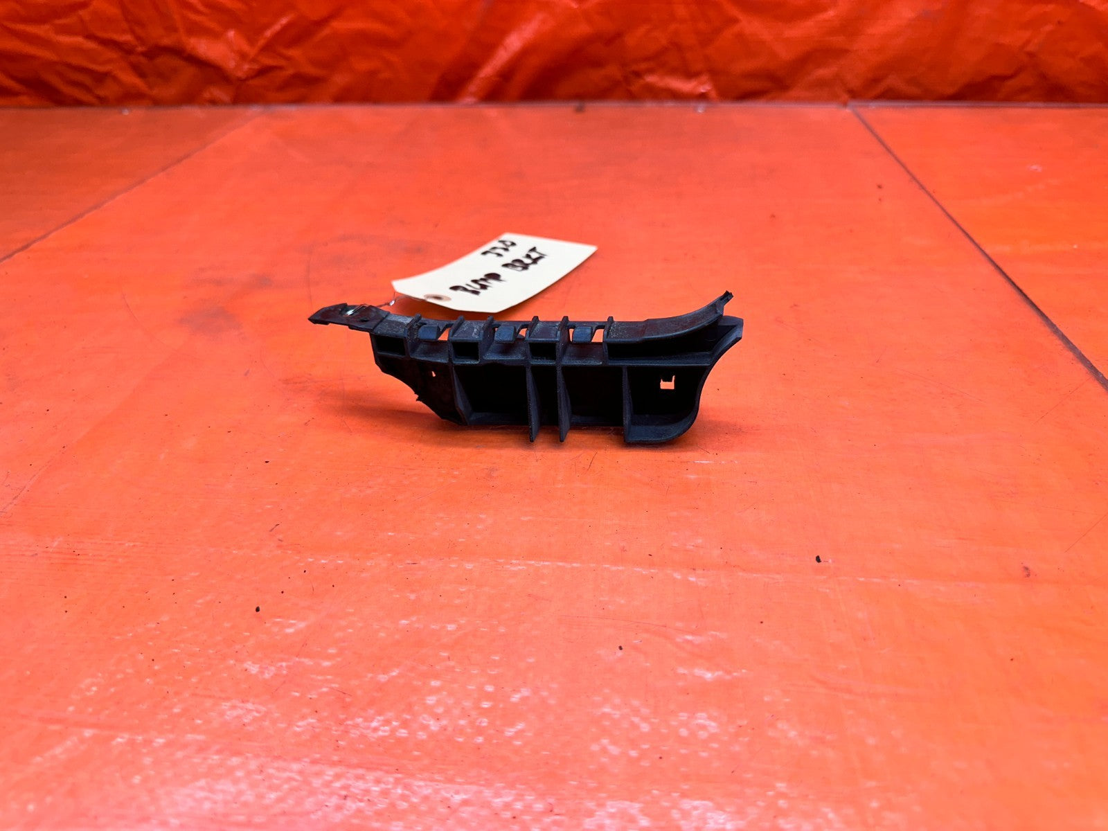 04 08 ACURA TSX RIGHT PASS FRONT BUMPER MOUNTING RETAINER BRACKET OEM #3305