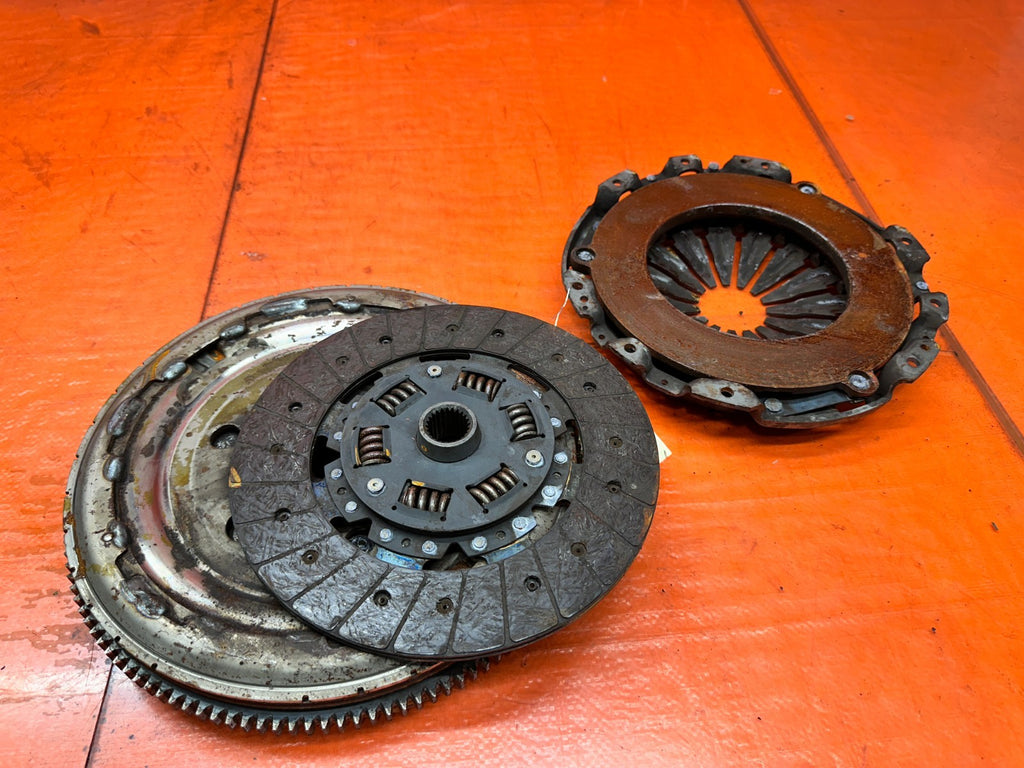 03-06 NISSAN 350Z 3.5L VQ35DE 6 SPEED MANUAL CLUTCH DISC AND FLYWHEEL OEM #3465