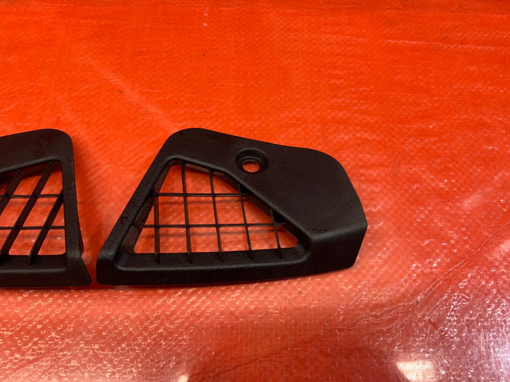90 93 ACURA INTEGRA   LEFT AND RIGHT DASHBOARD AC DEFROSTER VENT SET   OEM #1604