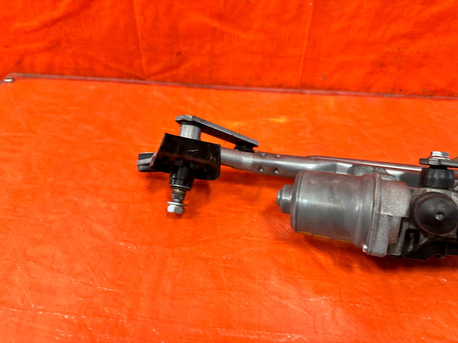 13 20 SUBARU BRZ   WINDSHIELD WIPER MOTOR W/ LINKAGE   OEM FACTORY #29210