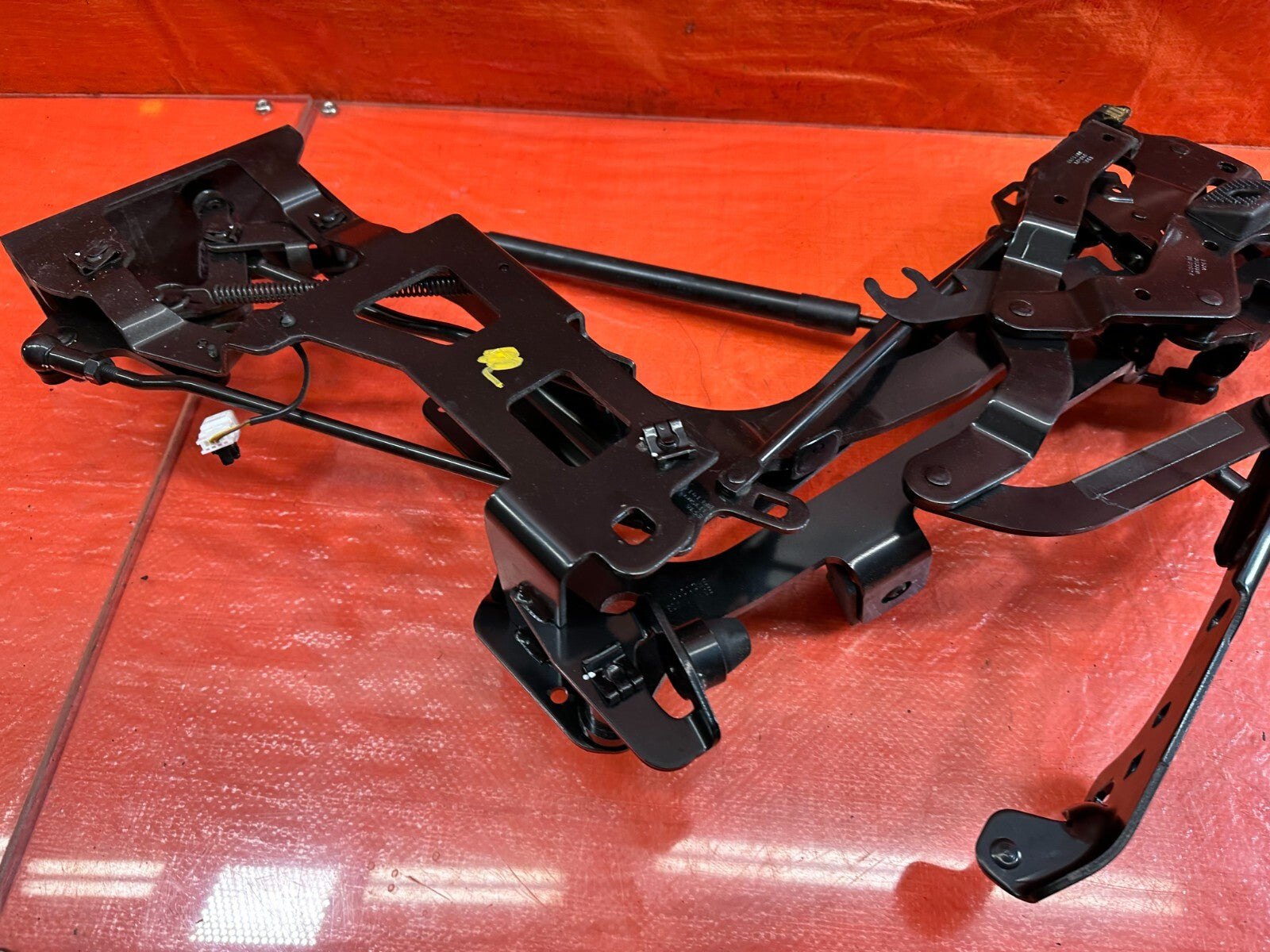09 15 INFINITI G37 CONVERTIBLE   LEFT REAR CONVERTIBLE HINGE LINKAGE OEM #23212