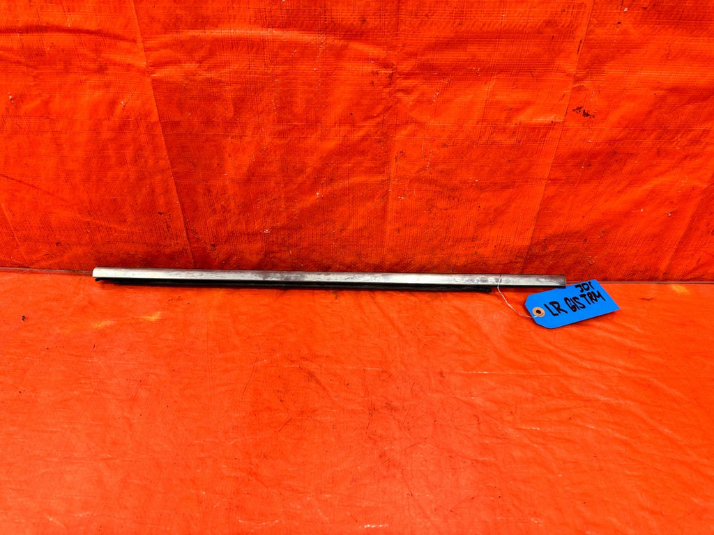 97 01 HONDA CR V CRV   DRIVER LEFT REAR EXTERIOR WINDOW GLASS TRIM   OEM 3011