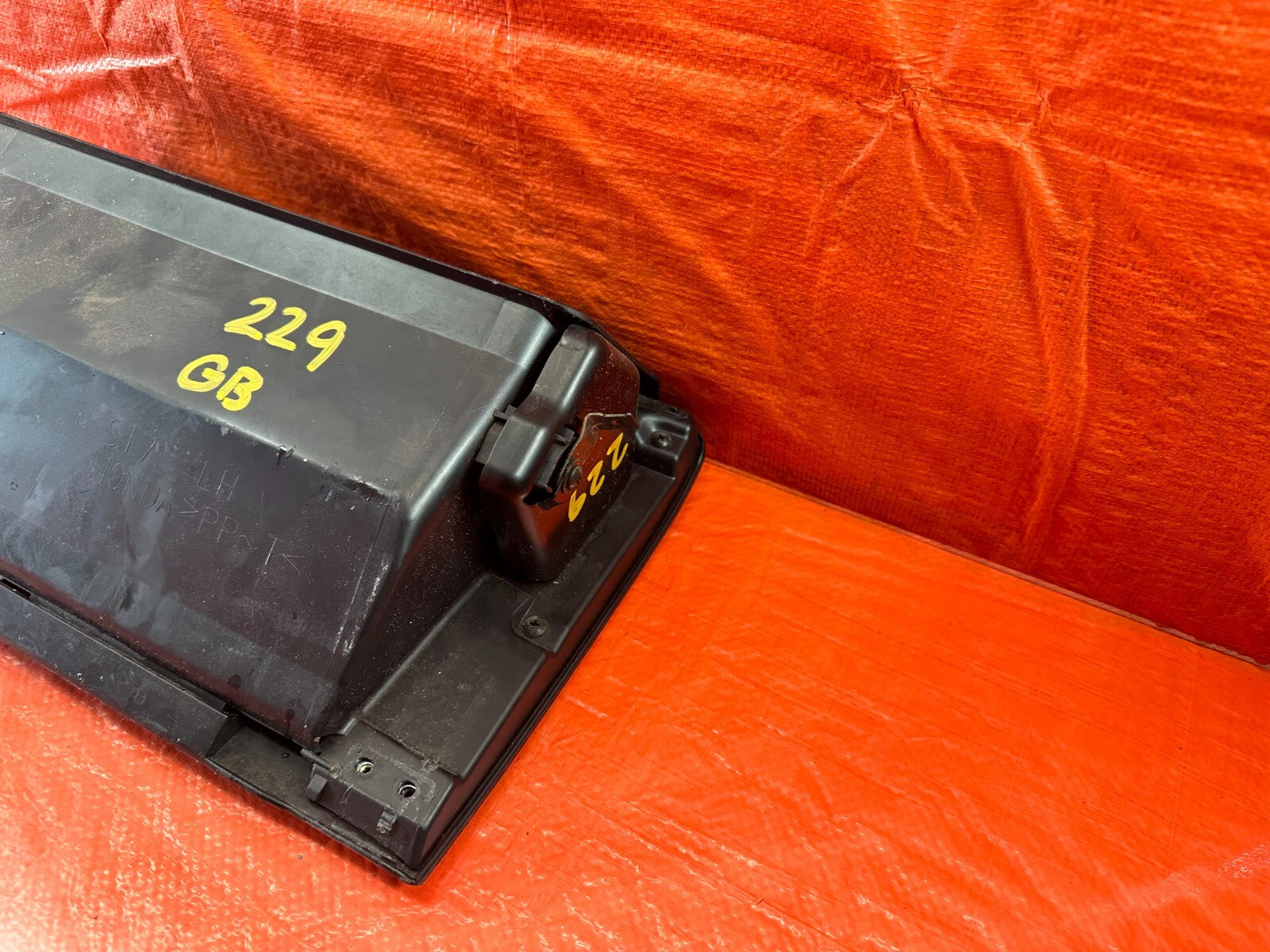 94 01 ACURA INTEGRA 2 & 4 DOOR   GLOVE BOX   BLACK   COLOR   OEM #2296