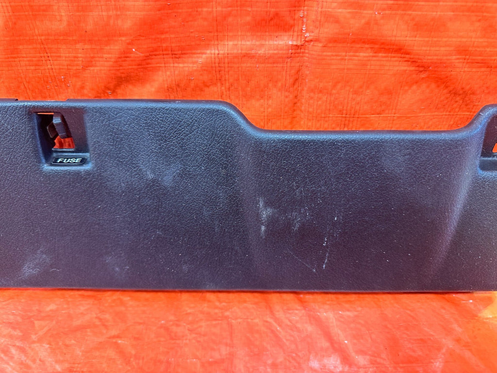 88 91 HONDA CRX DX HF   UNDER STEERING COLUMN KNEE TRIM W/ FUSE BOX DIAGRAM #2776