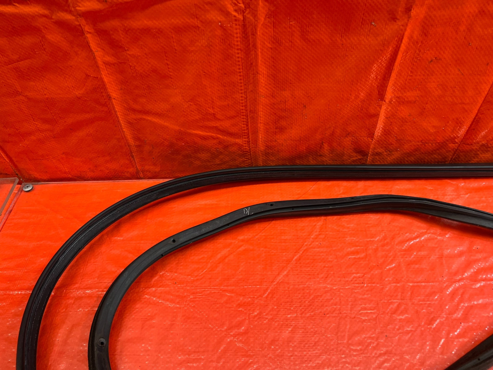 02 05 HONDA CIVIC SI EP3 HATCH   RIGHT   DOOR WEATHER STRIP TRIM SEAL GASKET 21610