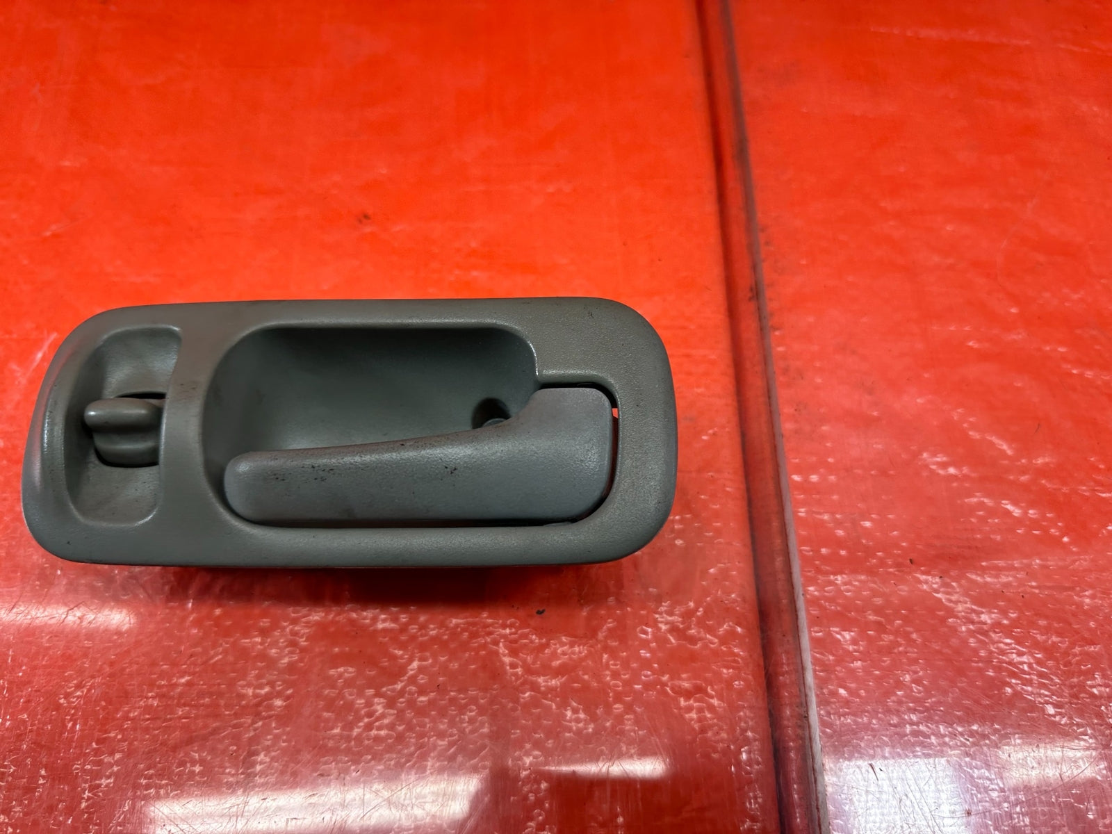 95 97 HONDA ODYSSEY   INTERIOR DOOR HANDLE PASSENGER RIGHT REAR   OEM #1934