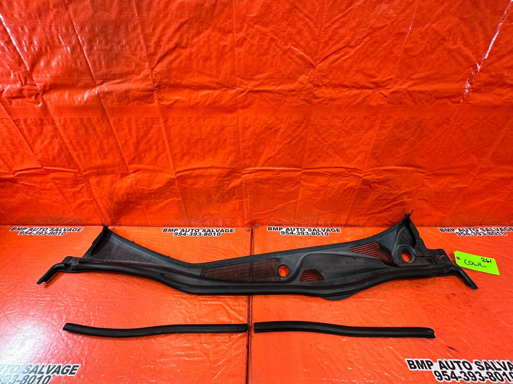 02 10 LEXUS SC430   WINDSHIELD WIPER COWL TRIM PLASTIC   OEM FACTORY #2610