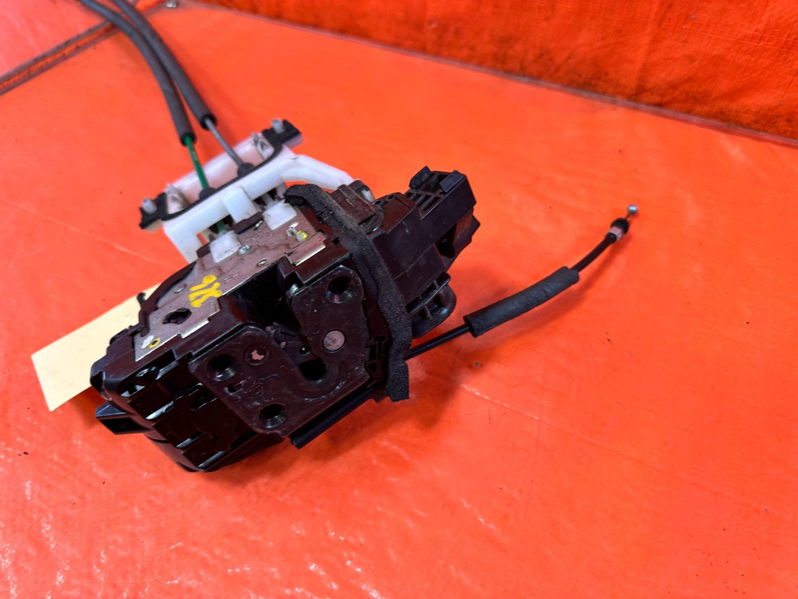 10 16 HYUNDAI GENESIS COUPE   PASSENGER RIGHT FRONT DOOR LOCK ACTUATOR   OEM 3262