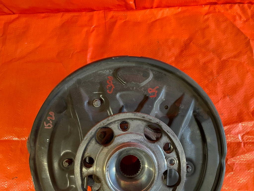 15 20 MERCEDES BENZ C300 W205 4MATIC   DRIVER LEFT REAR SPINDLE KNUCKLE HUB OEM4