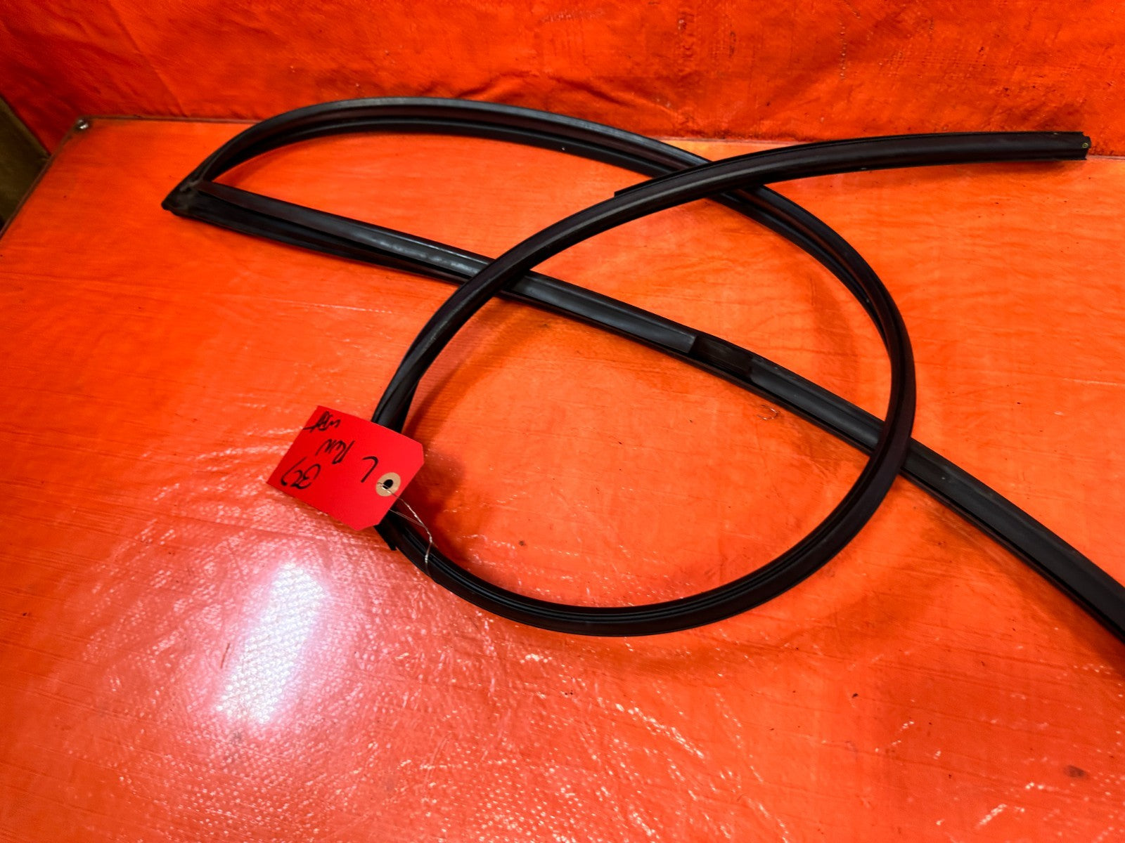 92 95 HONDA CIVIC COUPE HATCH DRIVER LEFT WEATHER STRIP RUN CHANNEL OEM #3275