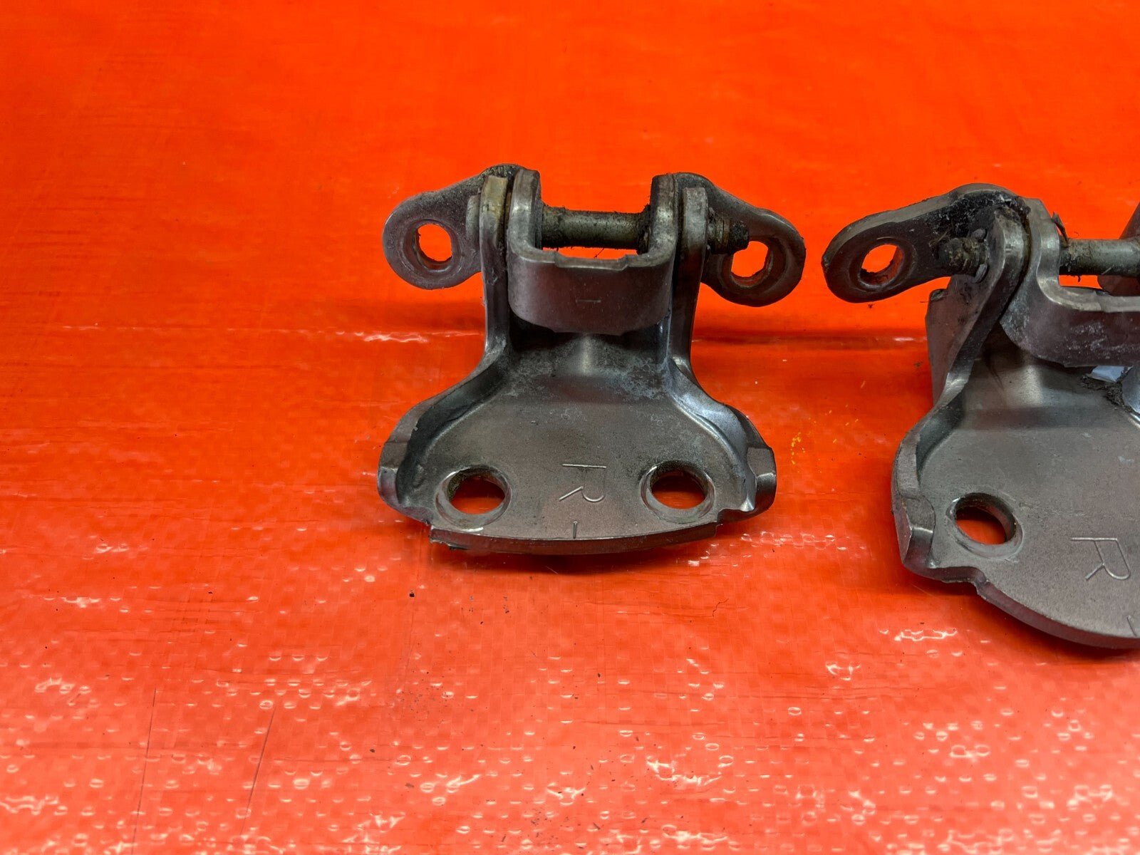 90 01 ACURA INTEGRA SEDAN   RIGHT REAR DOOR HINGE SET   UPPER & LOWER   OEM #1596