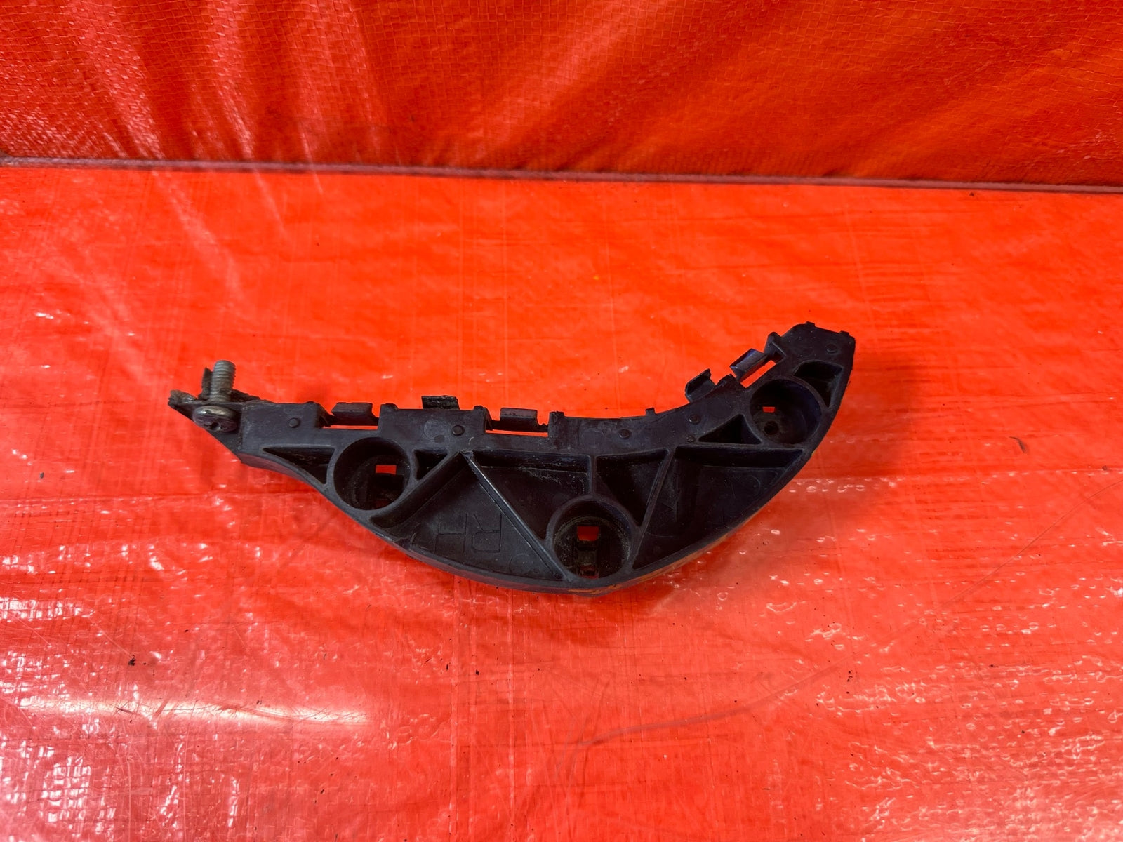 06 11 HONDA CIVIC   RIGHT FRONT   FENDER RETAINER CLIP BRACKET   OEM #1940