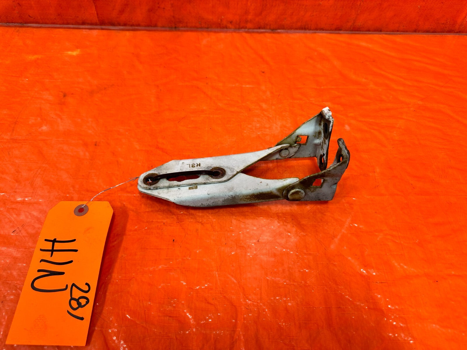 94 01 ACURA INTEGRA   HOOD HINGE SET   LEFT AND RIGHT HINGES   OEM #2811