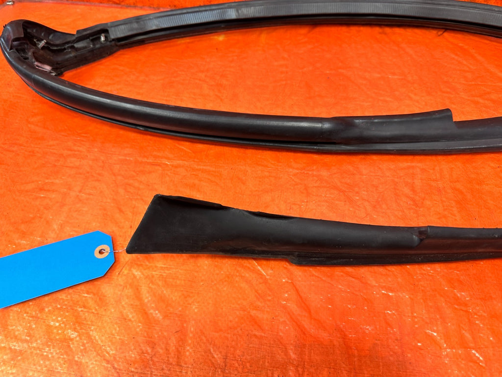 09 15 INFINITI G37 CONVERTIBLE   WINDSHIELD WEATHER STRIP   OEM FACTORY #32913