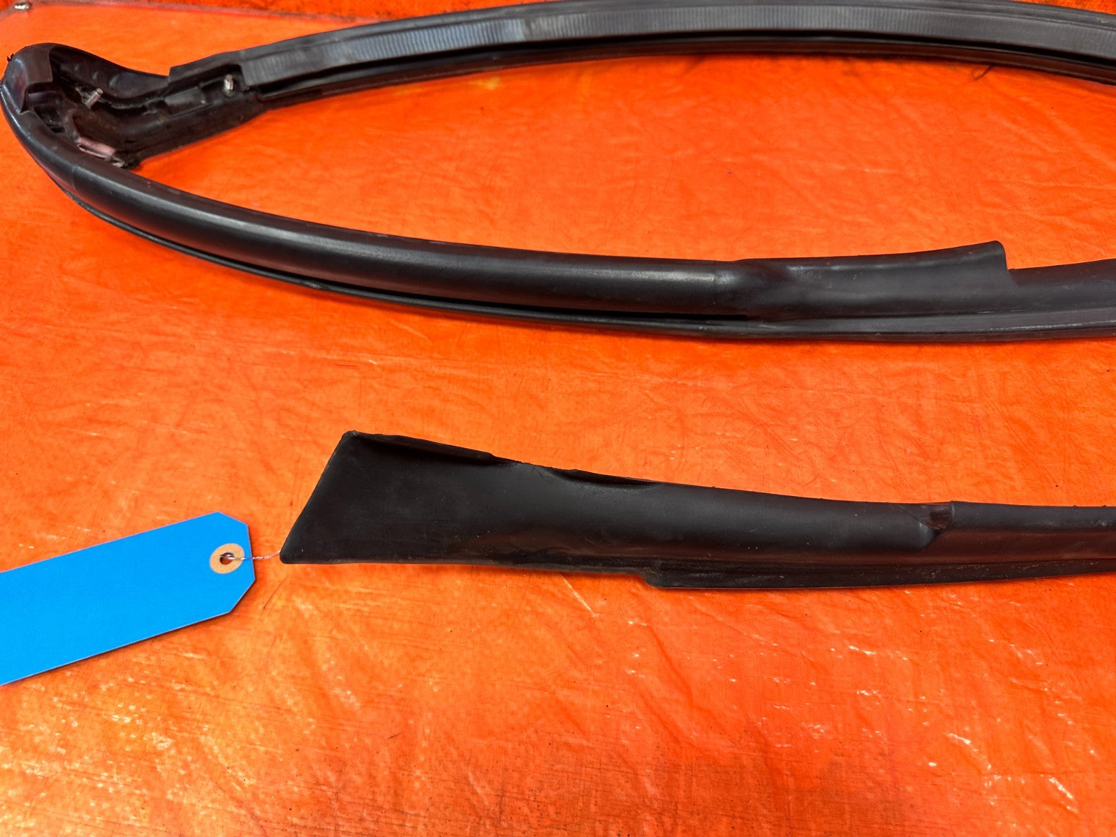 09 15 INFINITI G37 CONVERTIBLE   WINDSHIELD WEATHER STRIP   OEM FACTORY #32913