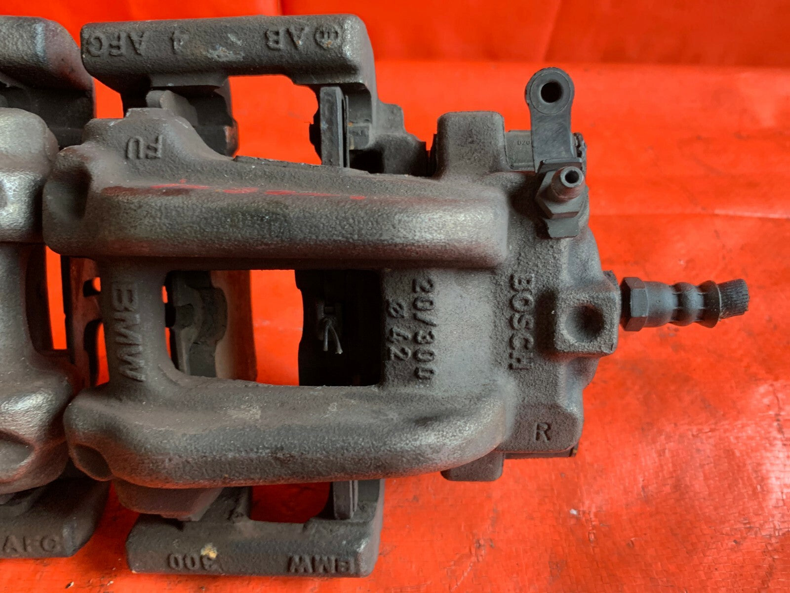 OEM 2015 BMW 320i RWD   REAR BRAKE CALIPER SET   LEFT RIGHT CALIPERS 3