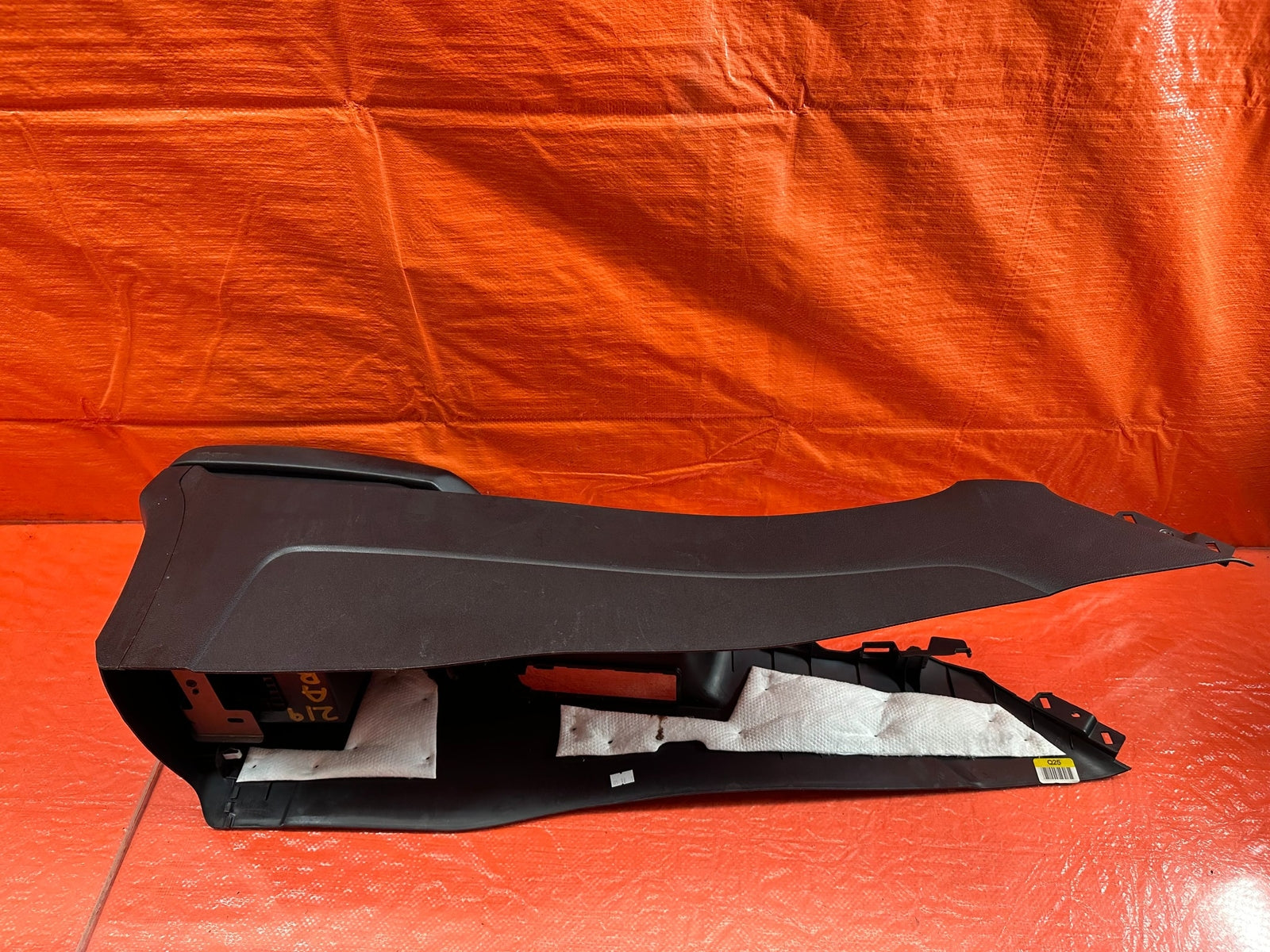 13 16 HYUNDAI GENESIS COUPE   ARM REST / CENTER CONSOLE STORAGE   OEM #21911