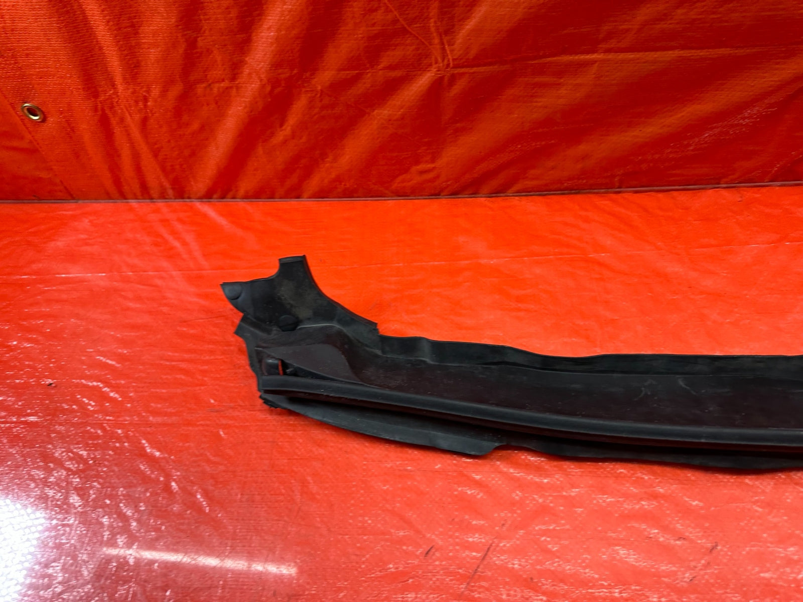 07 13 INFINITI G35 G37 SEDAN   RUBBER FENDER TRIM HOOD SEAL   LEFT   OEM #1927