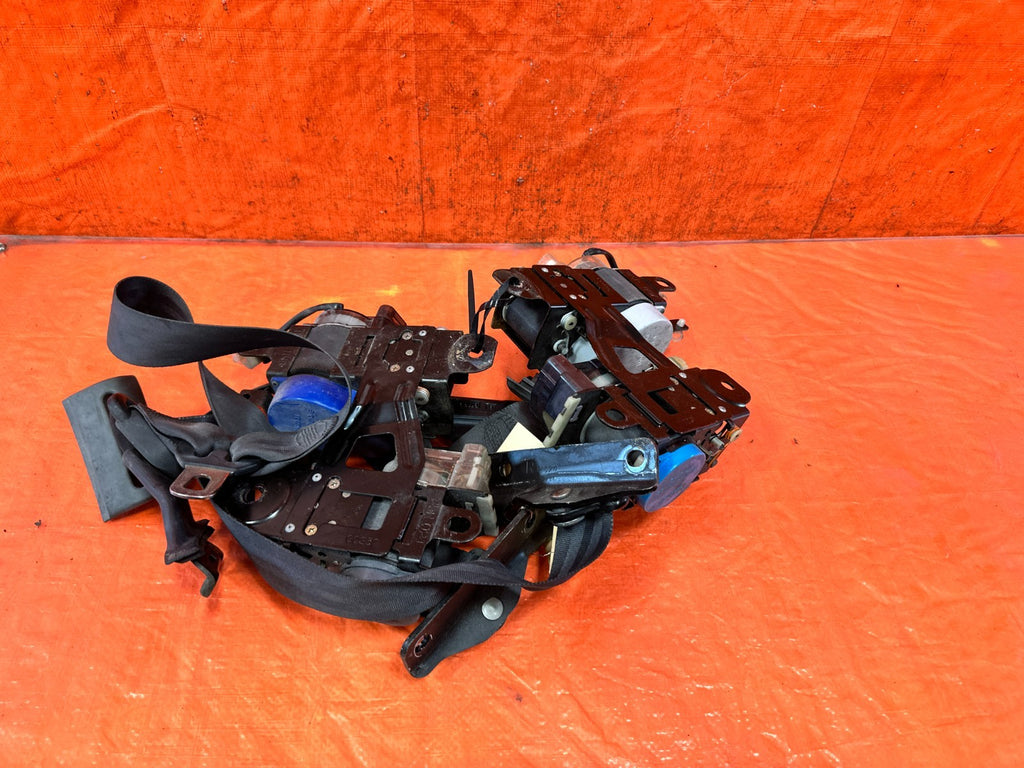 90 91 HONDA CIVIC HATCHBACK   LEFT & RIGHT FRONT SEAT BELTS   OEM 32710