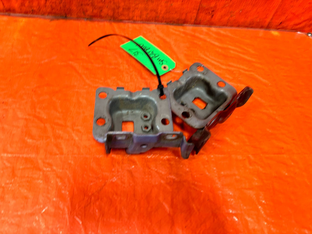 90 91 HONDA CIVIC HATCHBACK LEFT & RIGHT FRONT  METAL BUMPER BRACKETS   OEM 3176