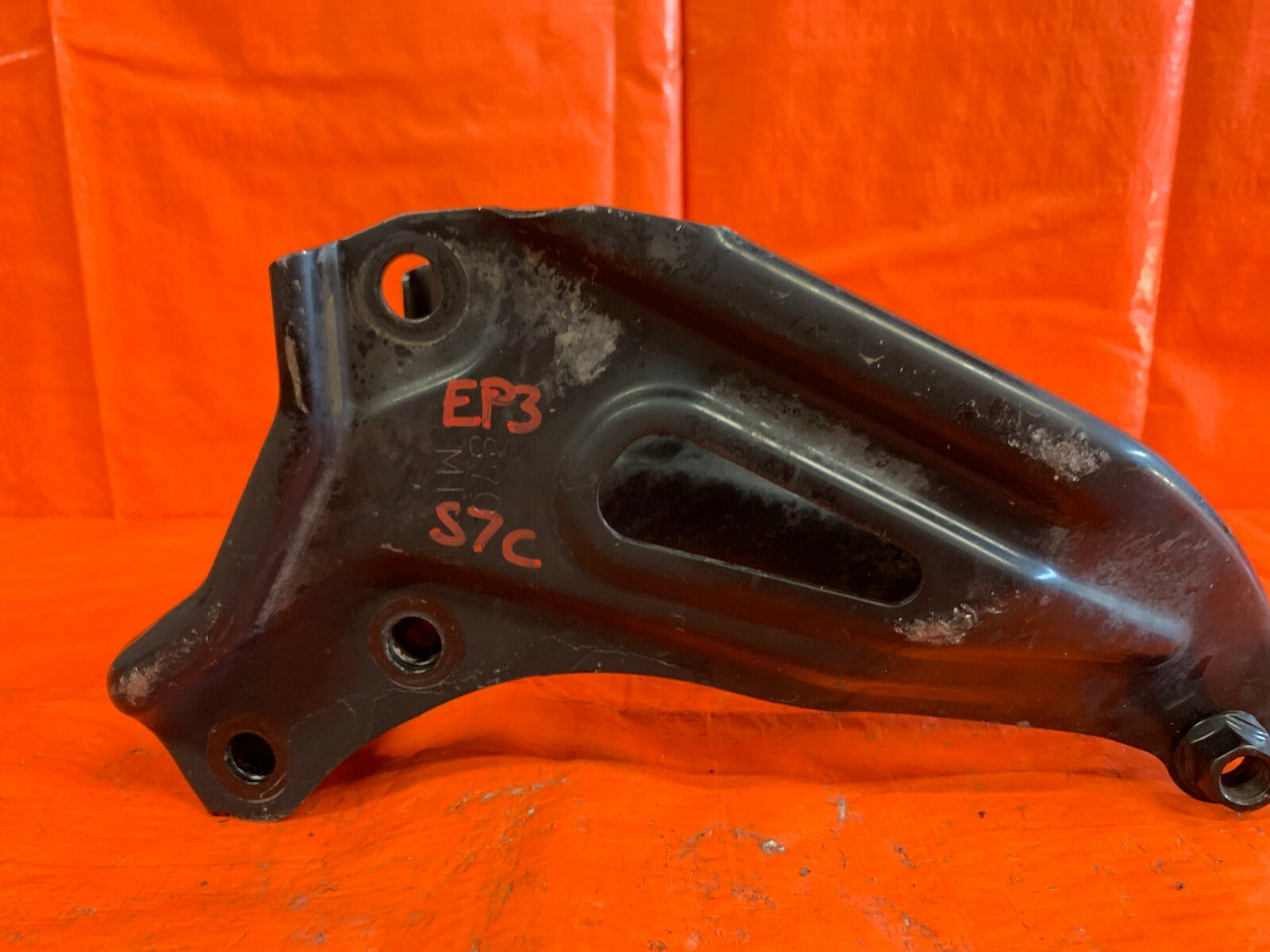 02 05 HONDA CIVIC SI EP3 HATCHBACK   REAR TRANSMISSION BRACKET OEM OE 2
