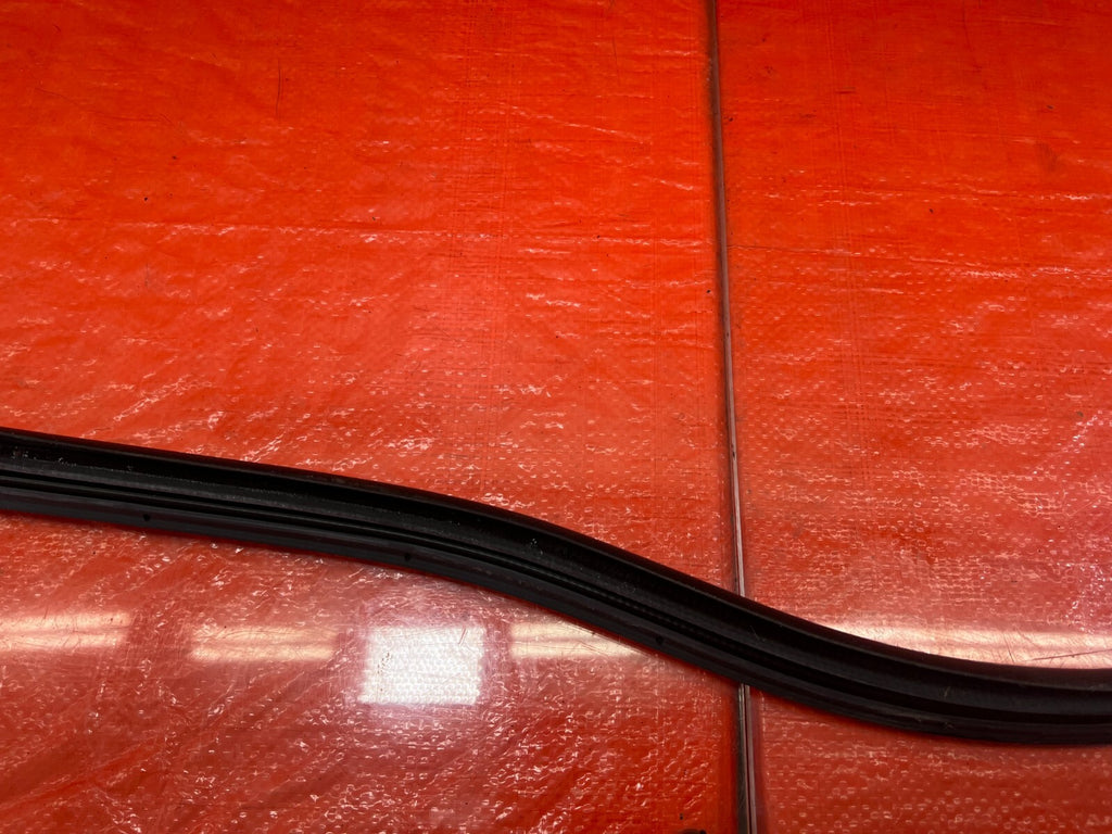 04 08 ACURA TSX   RIGHT REAR   DOOR TO CHASSIS WEATHER STRIP OPEN TRIM OEM #20916